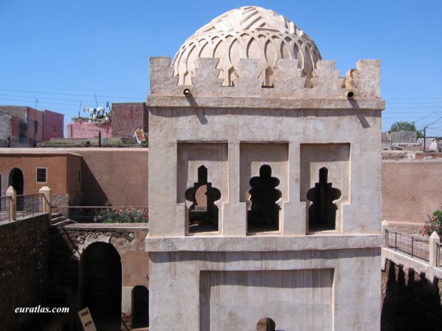marrakech_qubba.jpg