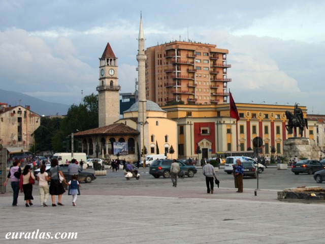 b_tirana_skanderbeg_square.jpg