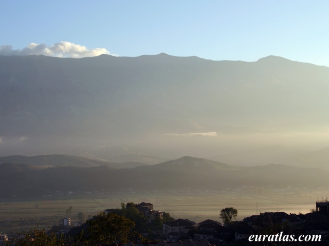 Cliquez ici pour télécharger Drino Valley at Dawn