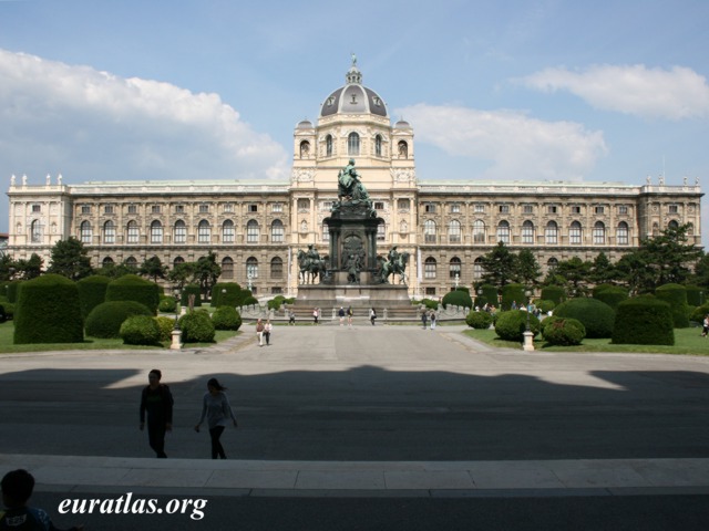 vienna_naturhistorisches_museum.jpg