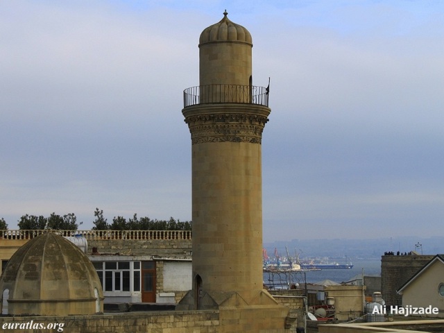 baku_palace_mosque_minaret.jpg