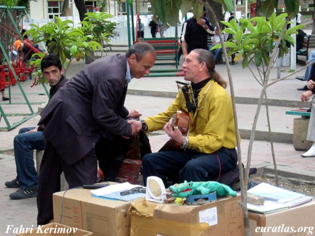 baku_street_scene.jpg