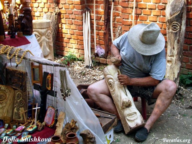 klisurski_woodcarver.jpg