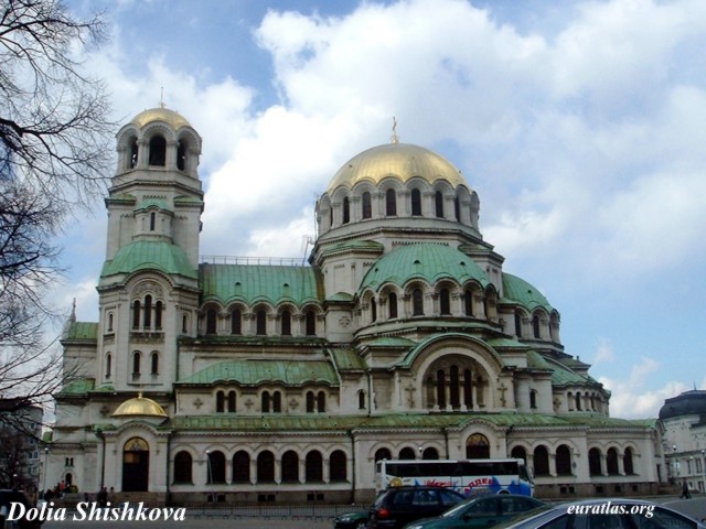 sofia_nevski_cathedral_side.jpg