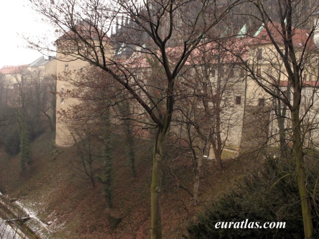 prague_castle_west.jpg