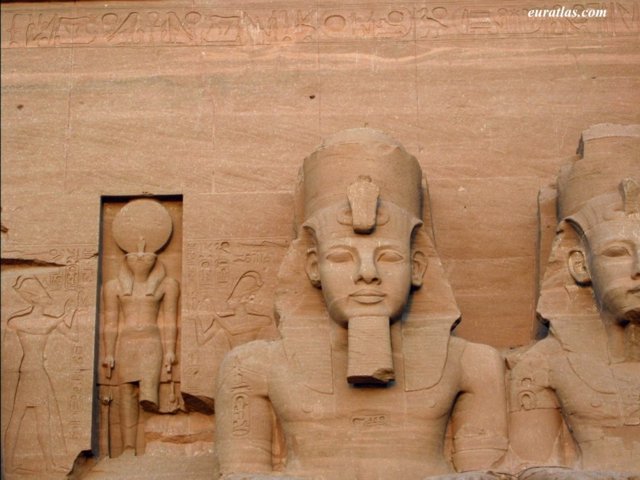 abu_simbel_ramses.jpg