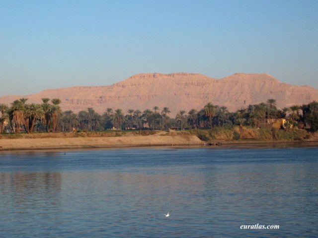 luxor_theban_mountain.jpg