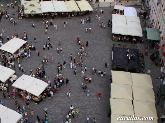 tallinn_town_hall_square.jpg