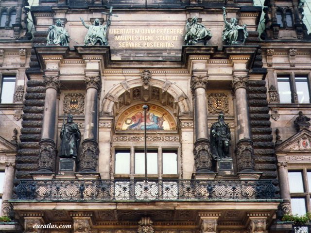 hamburg_town_hall.jpg