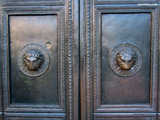 aachen_door_chapel.jpg