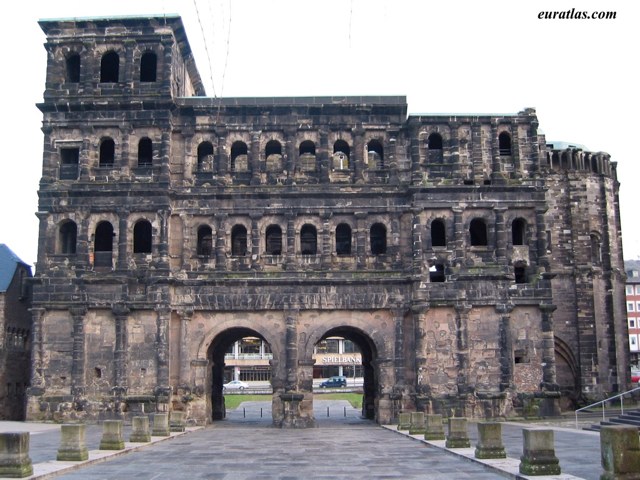 trier_porta_nigra.jpg