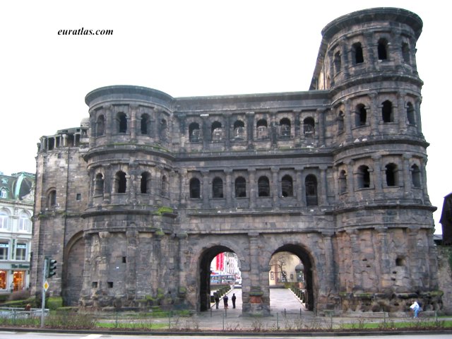 trier_porta_nigra_2.jpg