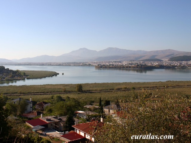 ioannina_and_lake.jpg