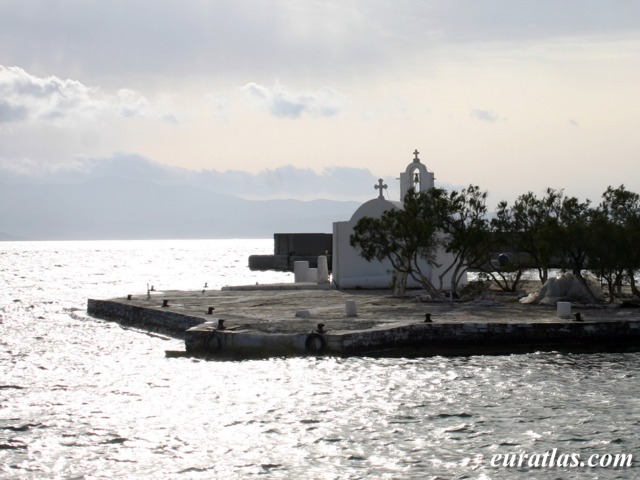 naxos_port_church.jpg