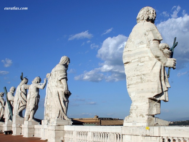 san_pietro_statue.jpg