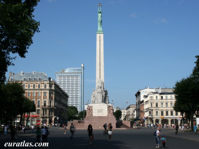 riga_brivibas_piemineklis.jpg