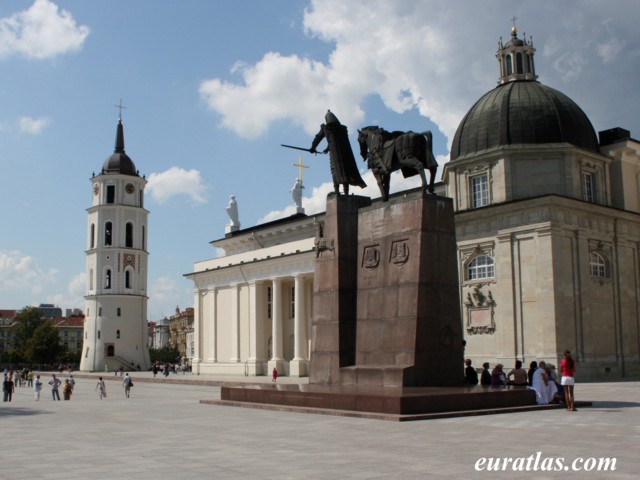 vilnius_cathedral_sun.jpg