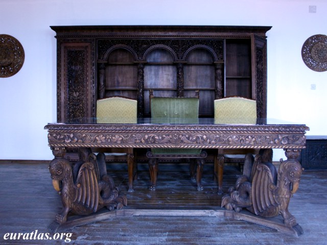 ohrid_carved_furniture.jpg