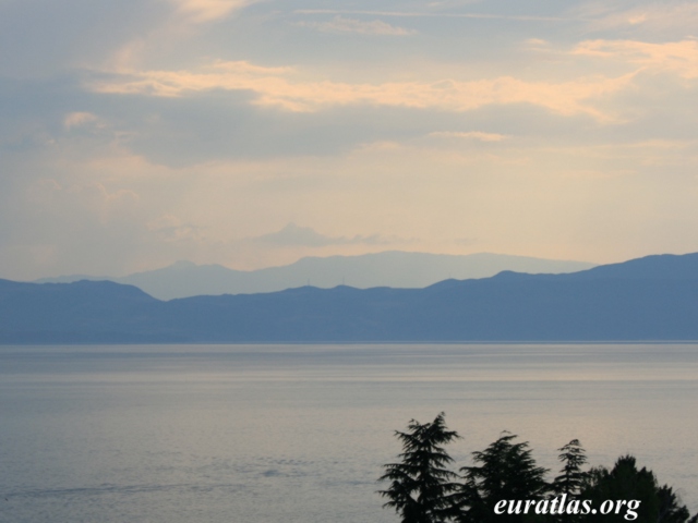 ohrid_lake_at_dusk.jpg