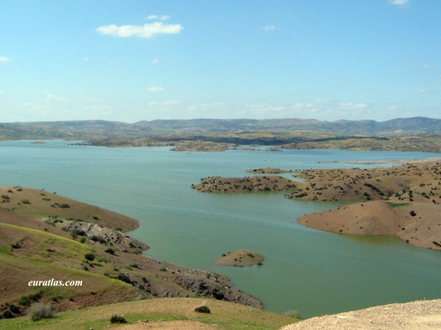 bin_el_ouidane_lake.jpg