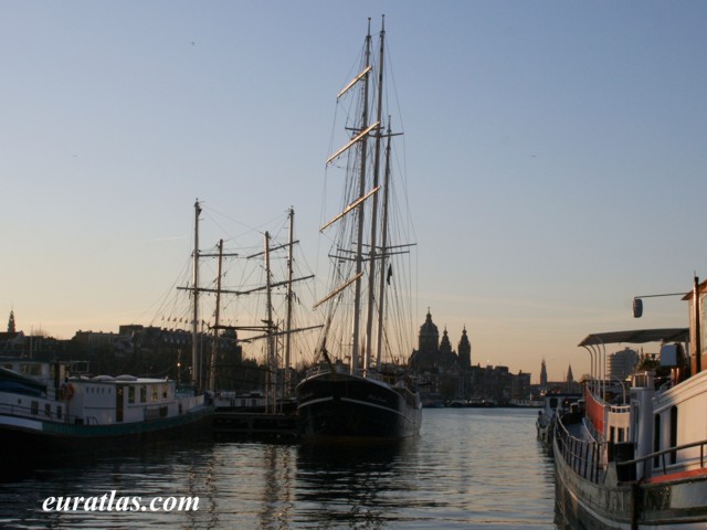 amsterdam_port.jpg