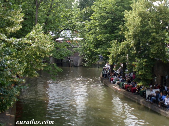 utrecht_canal.jpg