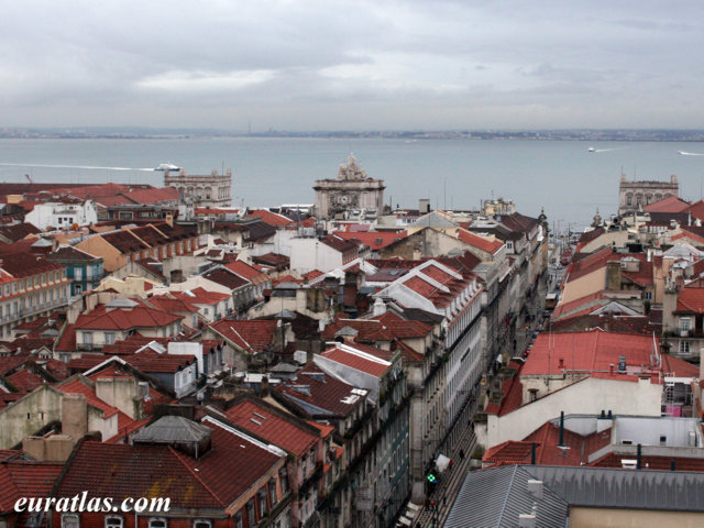 lisbon_towards_praca_comercio.jpg