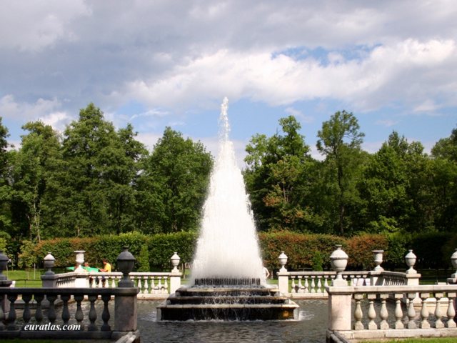 peterhof_watergames.jpg