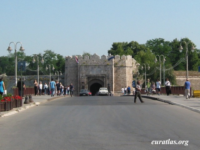 nis_fortress_entrance.jpg