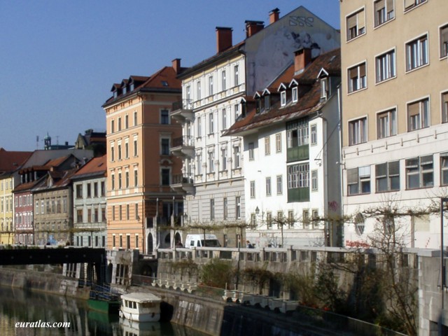 ljubljana_ljubljanica_along.jpg