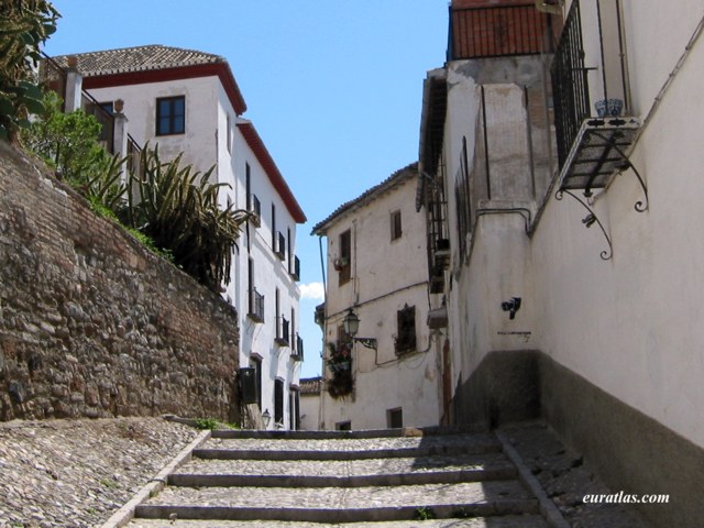 granada_albaicin_street.jpg