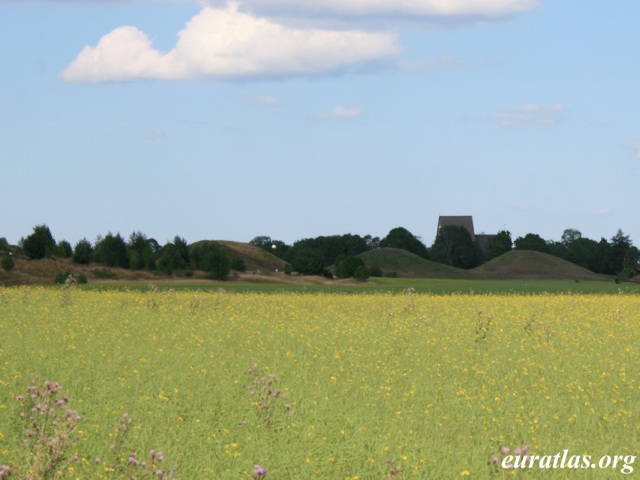 uppsala_sacred_mounds.jpg