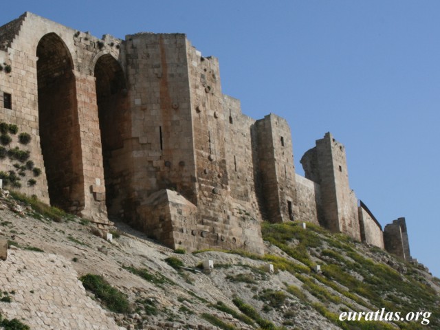 aleppo_citadel_walls.jpg