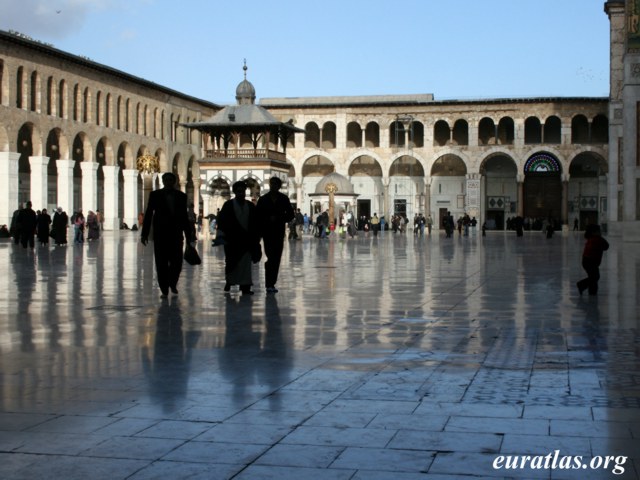 damascus_mosque_yard.jpg