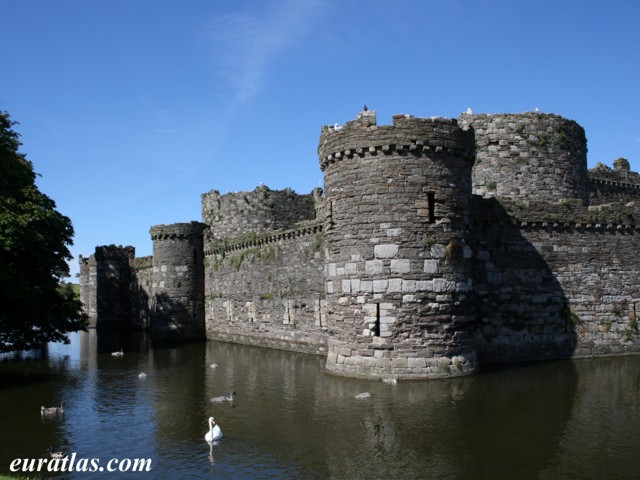 beaumaris_castle.jpg